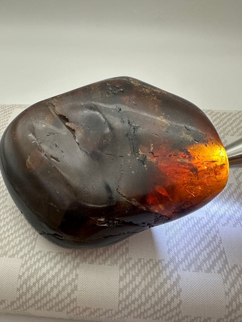 ☆天然☆ ミャンマー産 天然アンバー 琥珀 原石 大振 飾り 307g