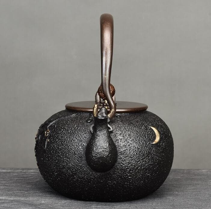 黒色の鉄瓶 花と月のデザイン 容量 : 1.2L