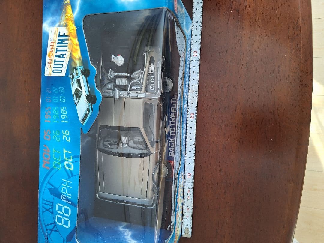 バック・トゥ・ザ・フューチャー Part2 デロリアン 1/24