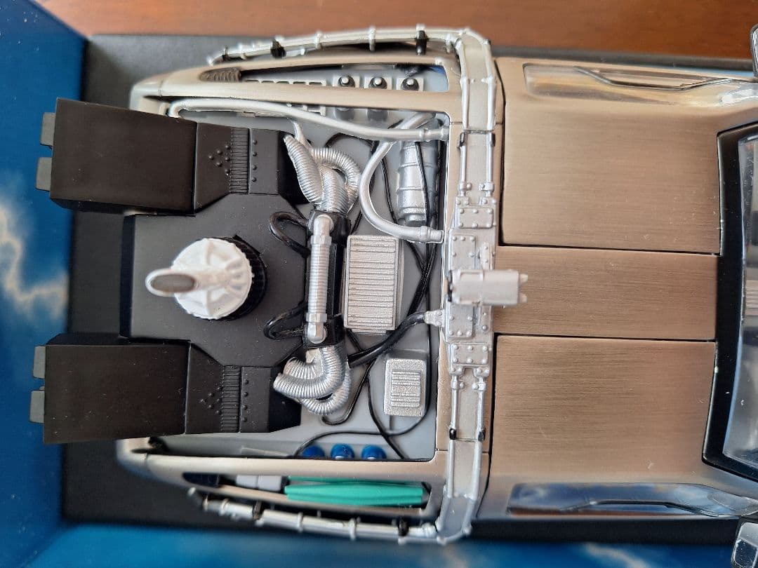 バック・トゥ・ザ・フューチャー Part2 デロリアン 1/24