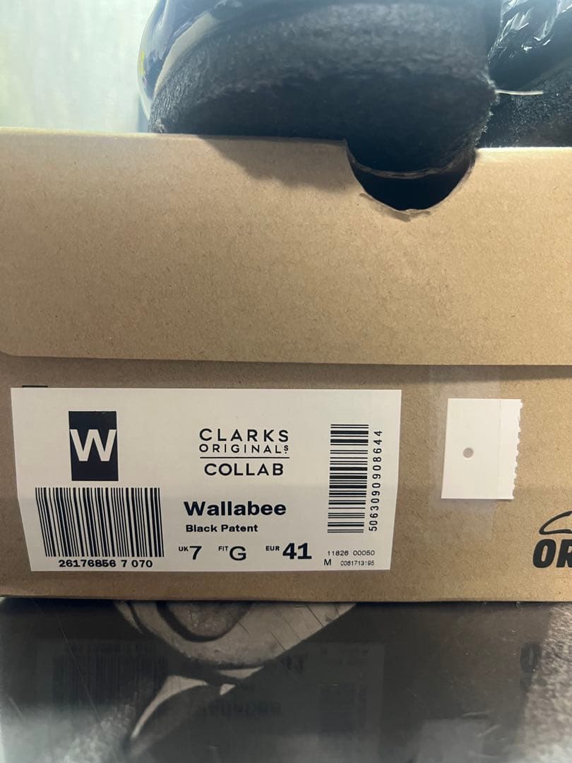 Supreme × Clarks Patent Leather Wallabee