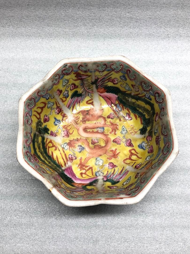 大清乾隆年製　色絵　龍鳳草花紋八角鉢