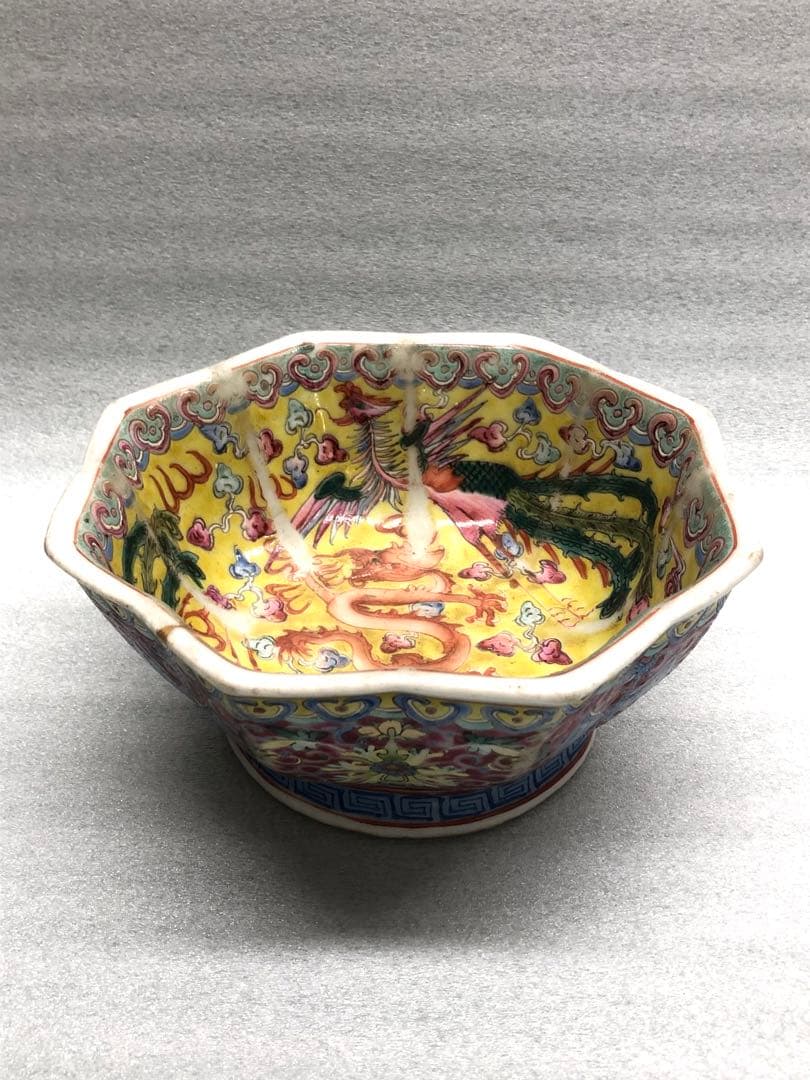 大清乾隆年製　色絵　龍鳳草花紋八角鉢