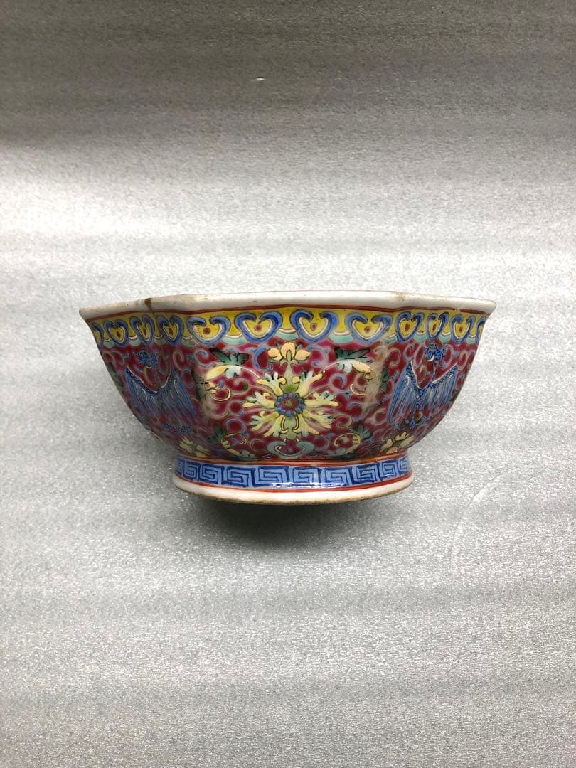 大清乾隆年製　色絵　龍鳳草花紋八角鉢