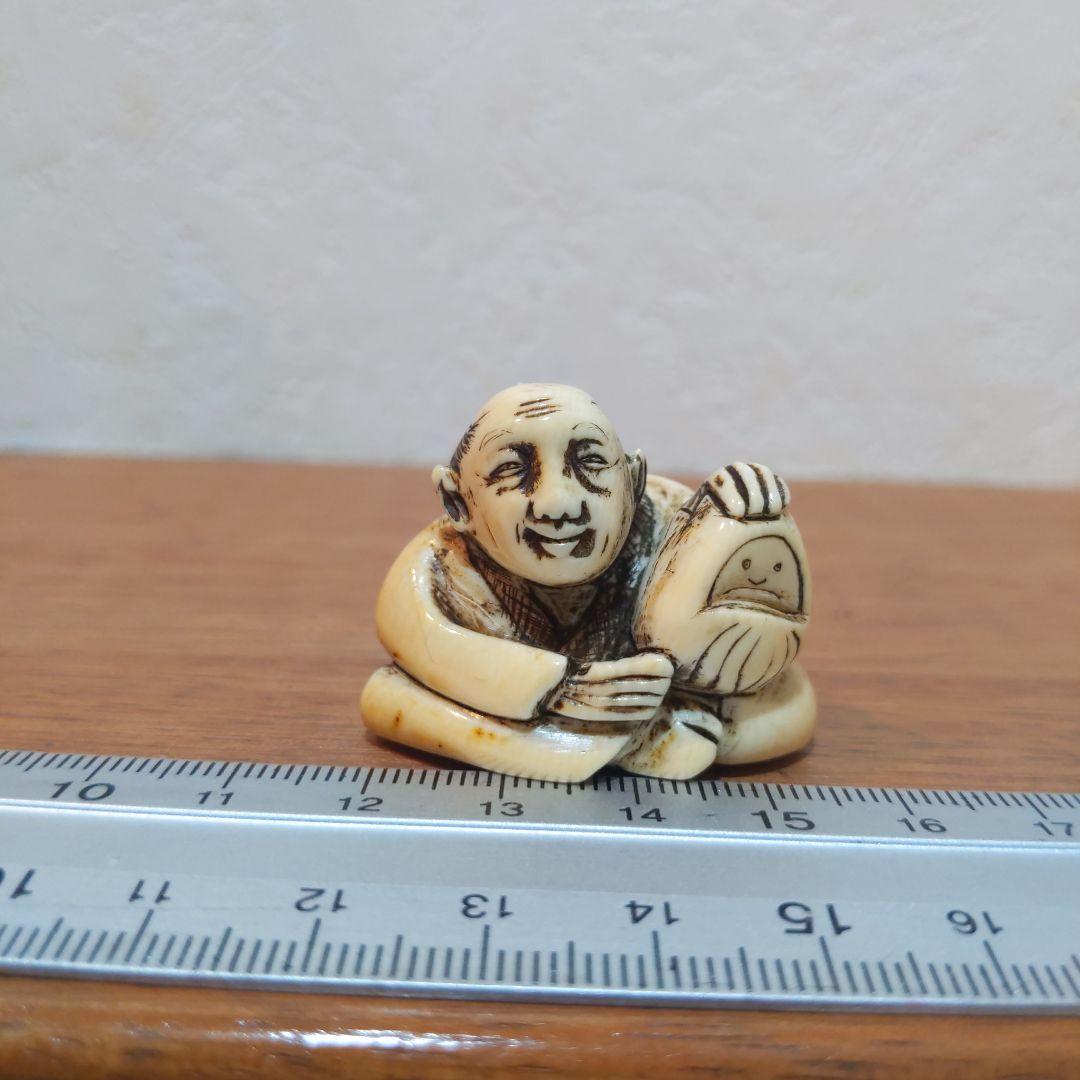 時代提げ物 人物根付 天然素材 在銘【翁と福だるま】高さ約2.9cm重さ約20ｇ