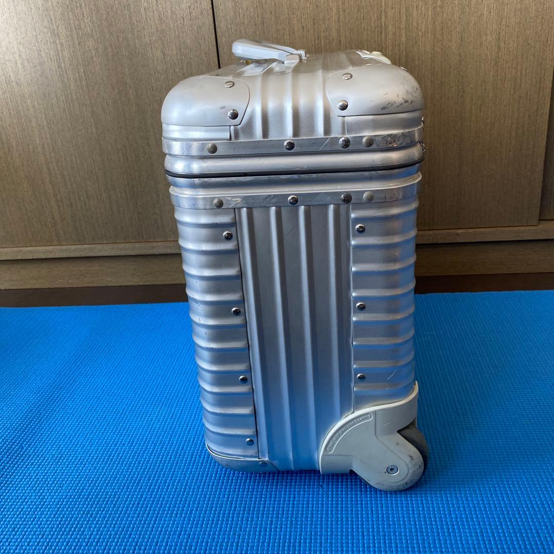 RIMOWA シルバーキャリーケース 中型