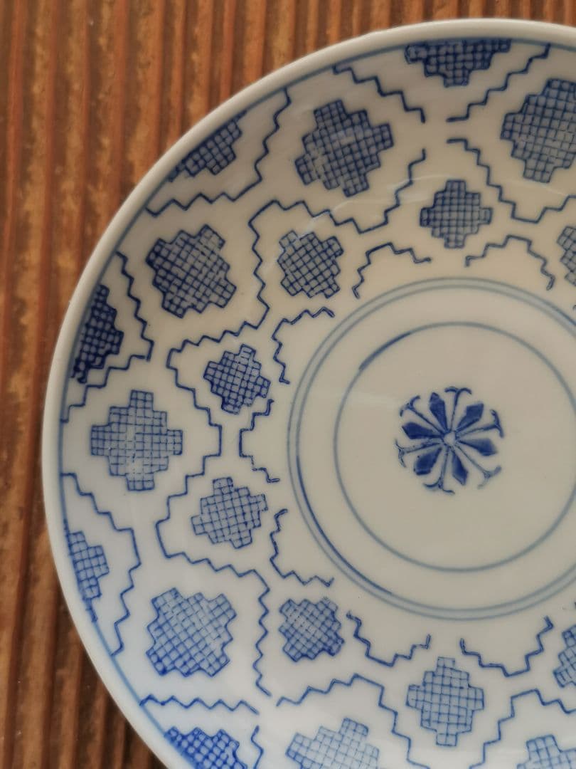 白磁青花 青絵 ダミエ線描 変わり市松花紋 汕頭レース風 ≒13㎝2枚組 骨董市
