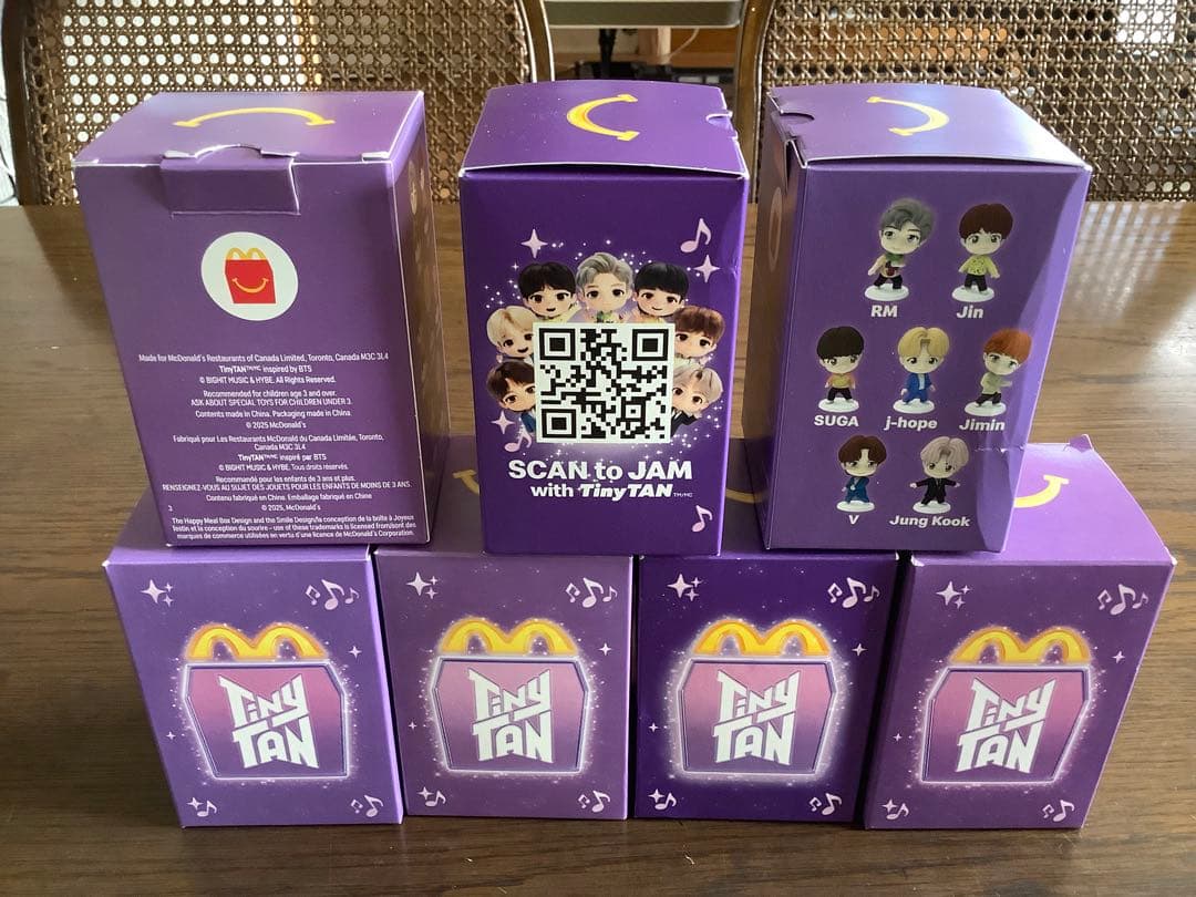 マクドナルドコラボ　BTSフェギア7体