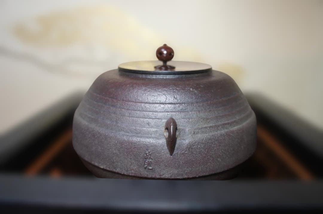 ☆焼杉置炉 在銘 筋釜 釜鐶 置炉用600w炭型電熱器 送料込み