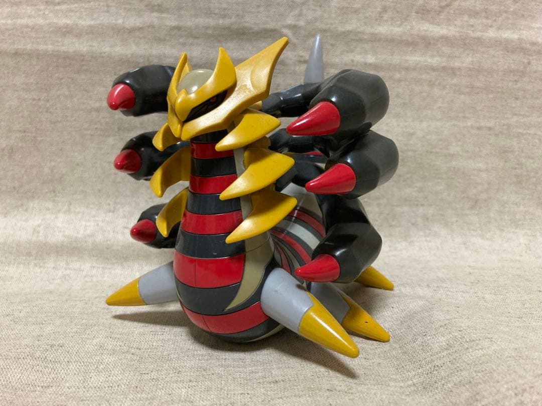 【希少】ギラティナ オリジンフォルムフィギュア可動式　おまけ付き