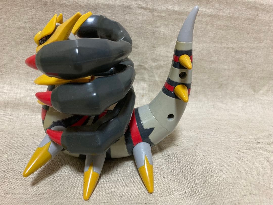【希少】ギラティナ オリジンフォルムフィギュア可動式　おまけ付き