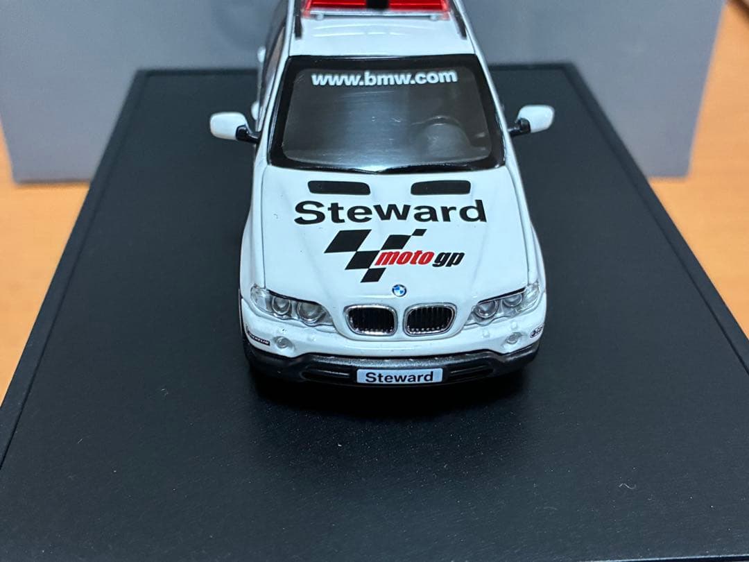 BMWディーラー特注 ミニチャンプス X5 Steward Car MotoGP