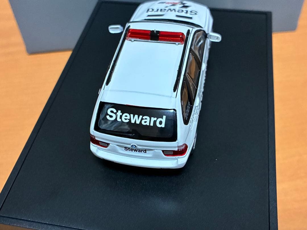 BMWディーラー特注 ミニチャンプス X5 Steward Car MotoGP