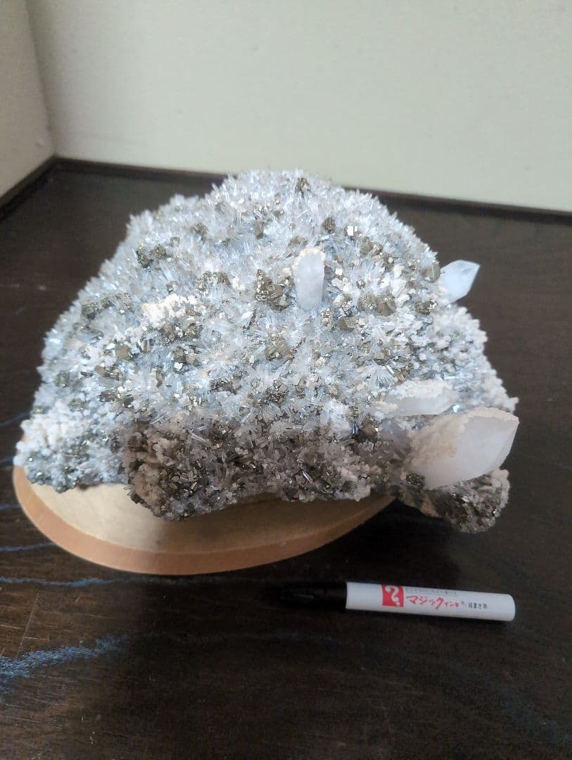水晶と黄鉄鉱の共生鉱物　大型　引き取り