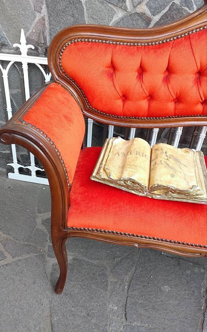 イギリスアンティーク ビクトリアンスタイル オレンジベルベットソファ