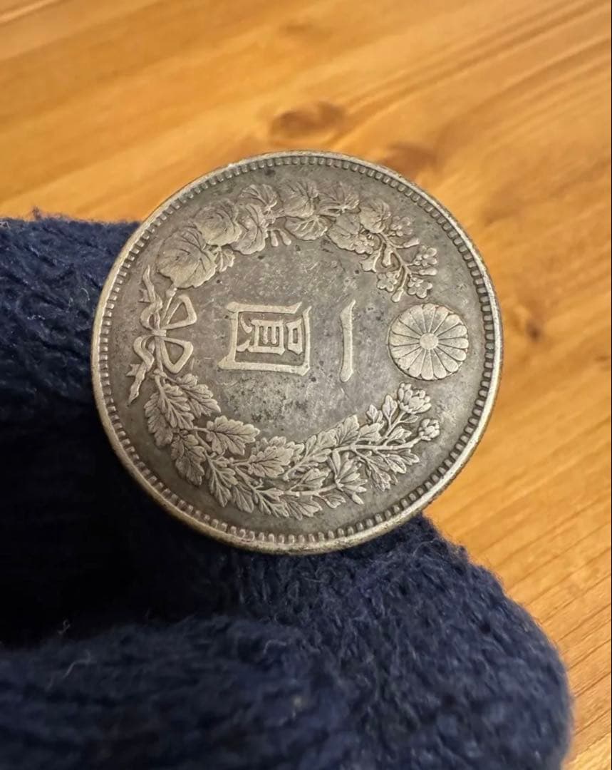 歳末感謝セール❗️★本物保証★　新一円銀貨　大型　明治19年　特年　1円　一圓