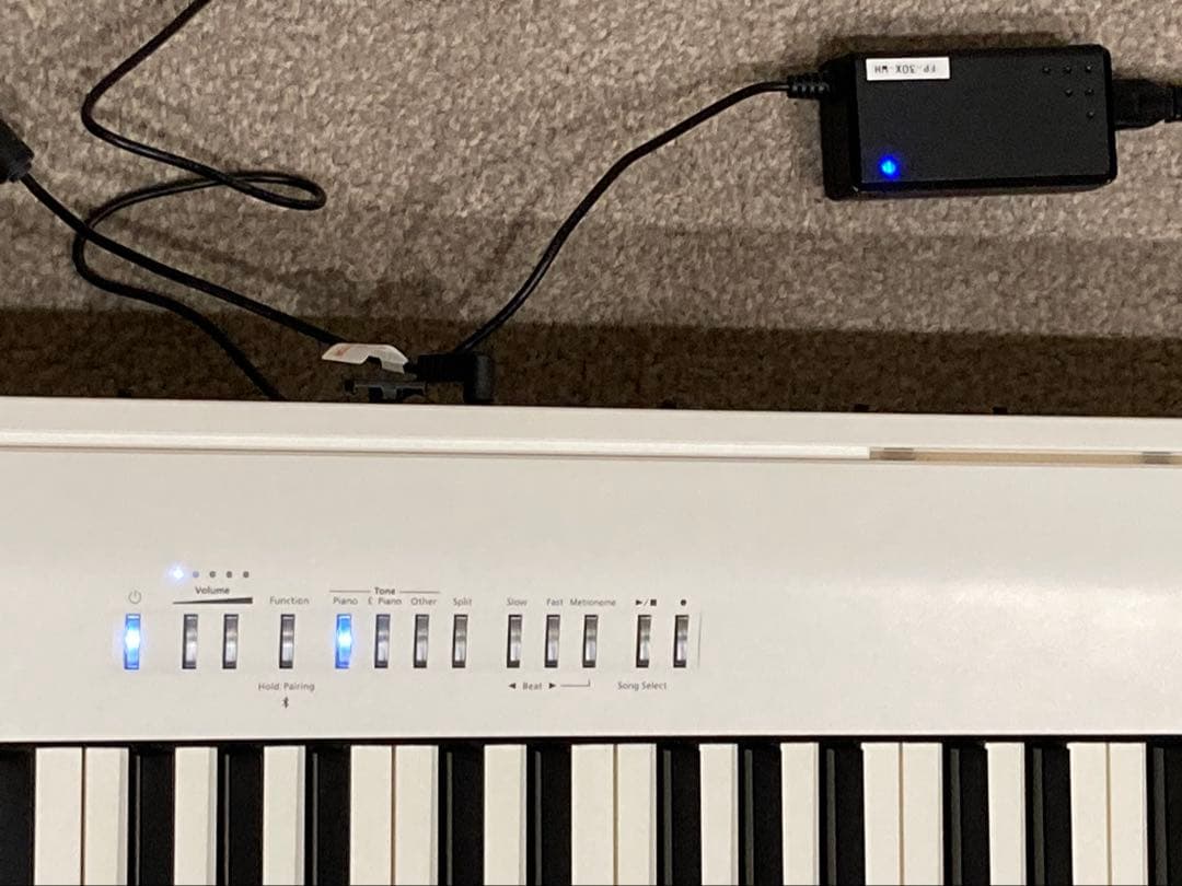 Roland FP-30X WH スピーカー内蔵ポータブルピアノ（ペダル付き）