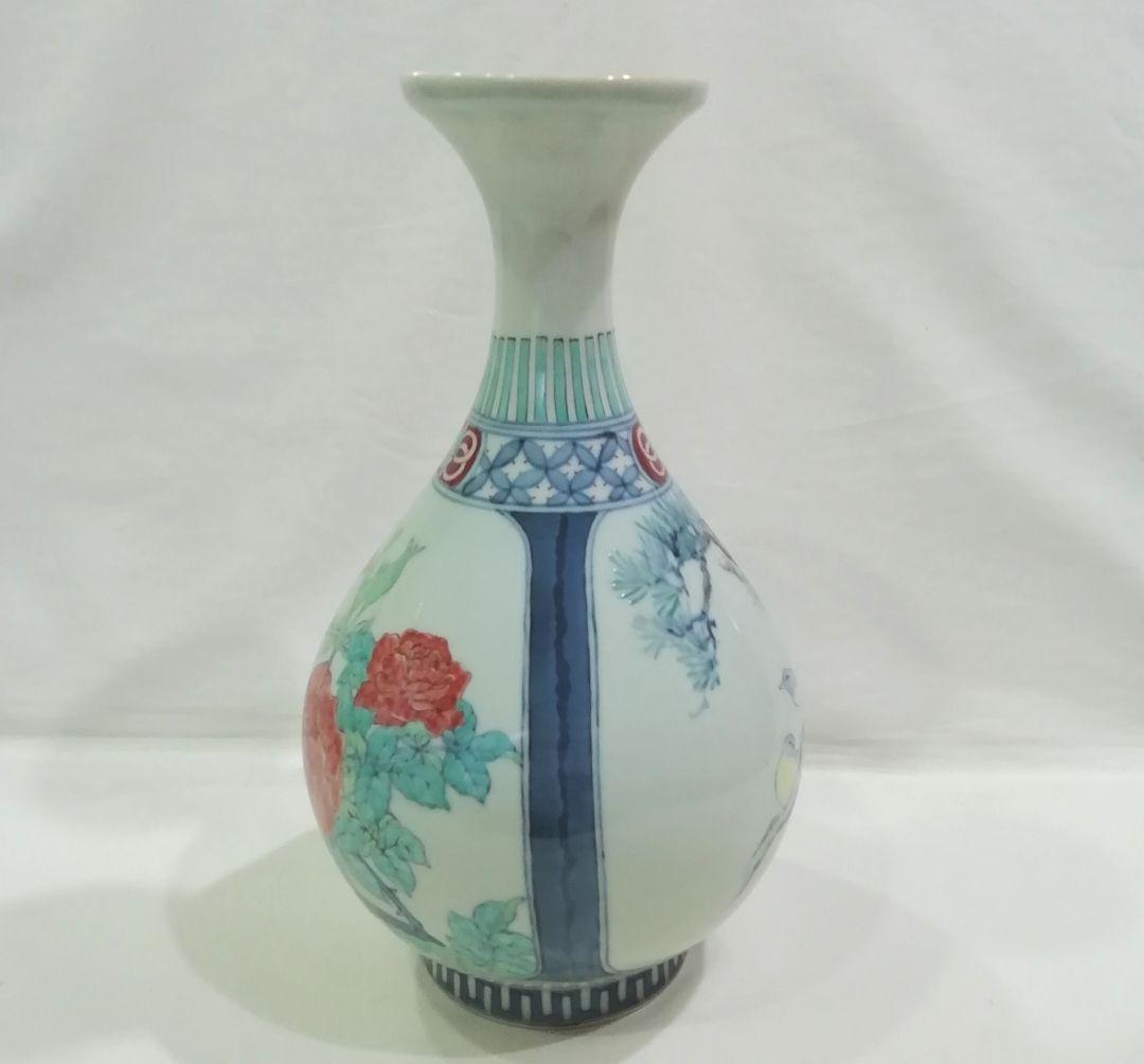 五代　佐藤走波の豪華な\"色絵花鳥文大花瓶\"です。