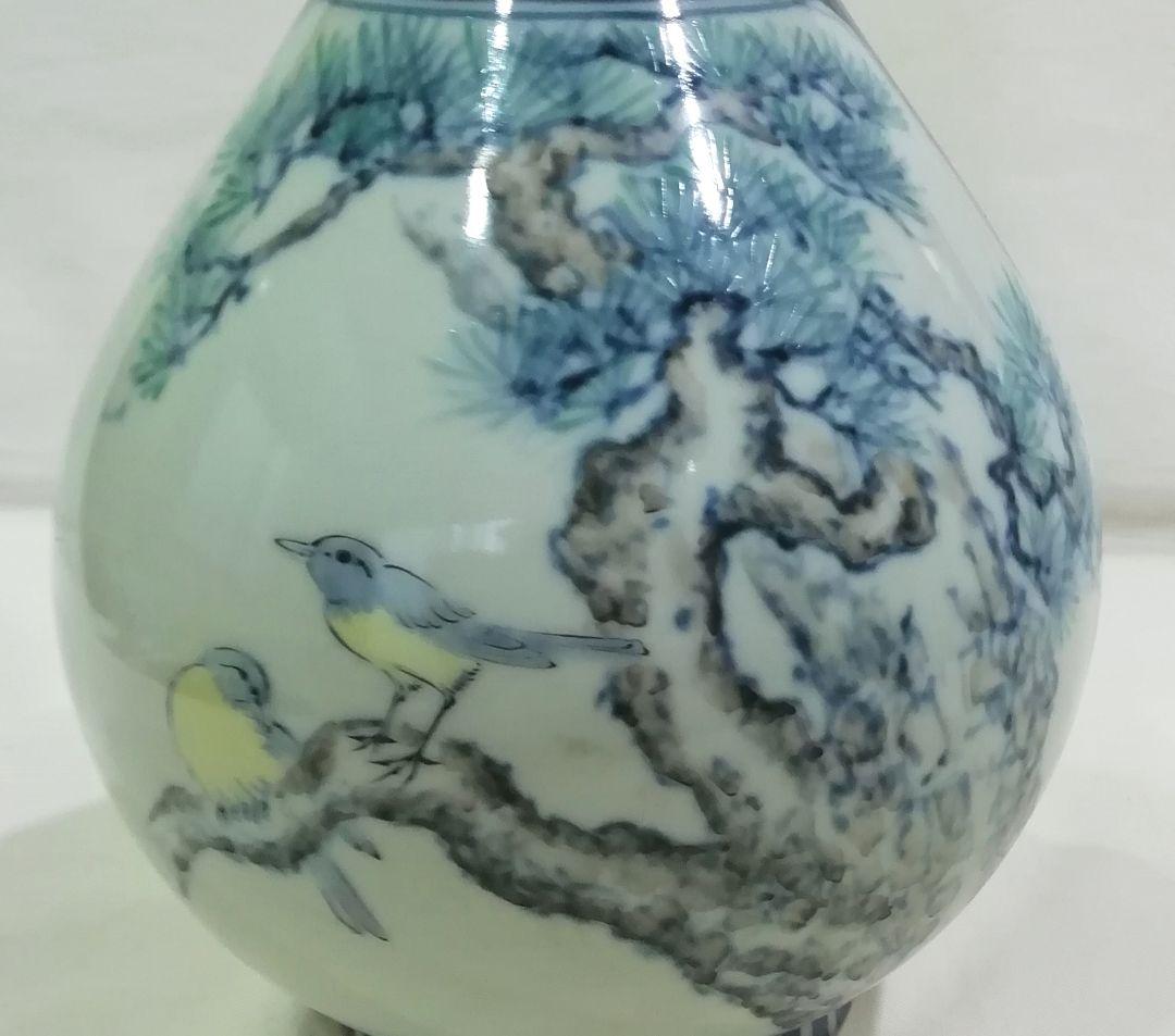 五代　佐藤走波の豪華な\"色絵花鳥文大花瓶\"です。