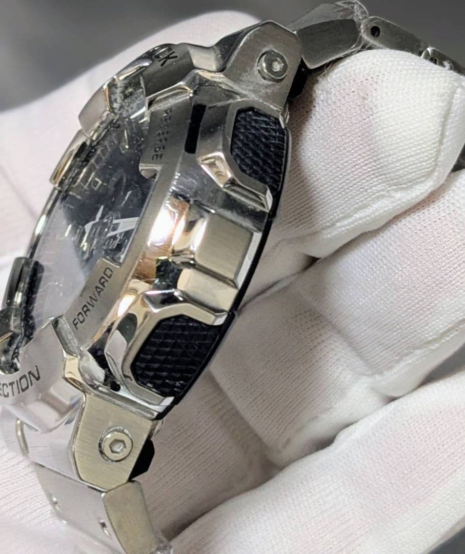 G-SHOCK GM-110 フルメタルカスタムシルバー/ブラック クロノグラフ