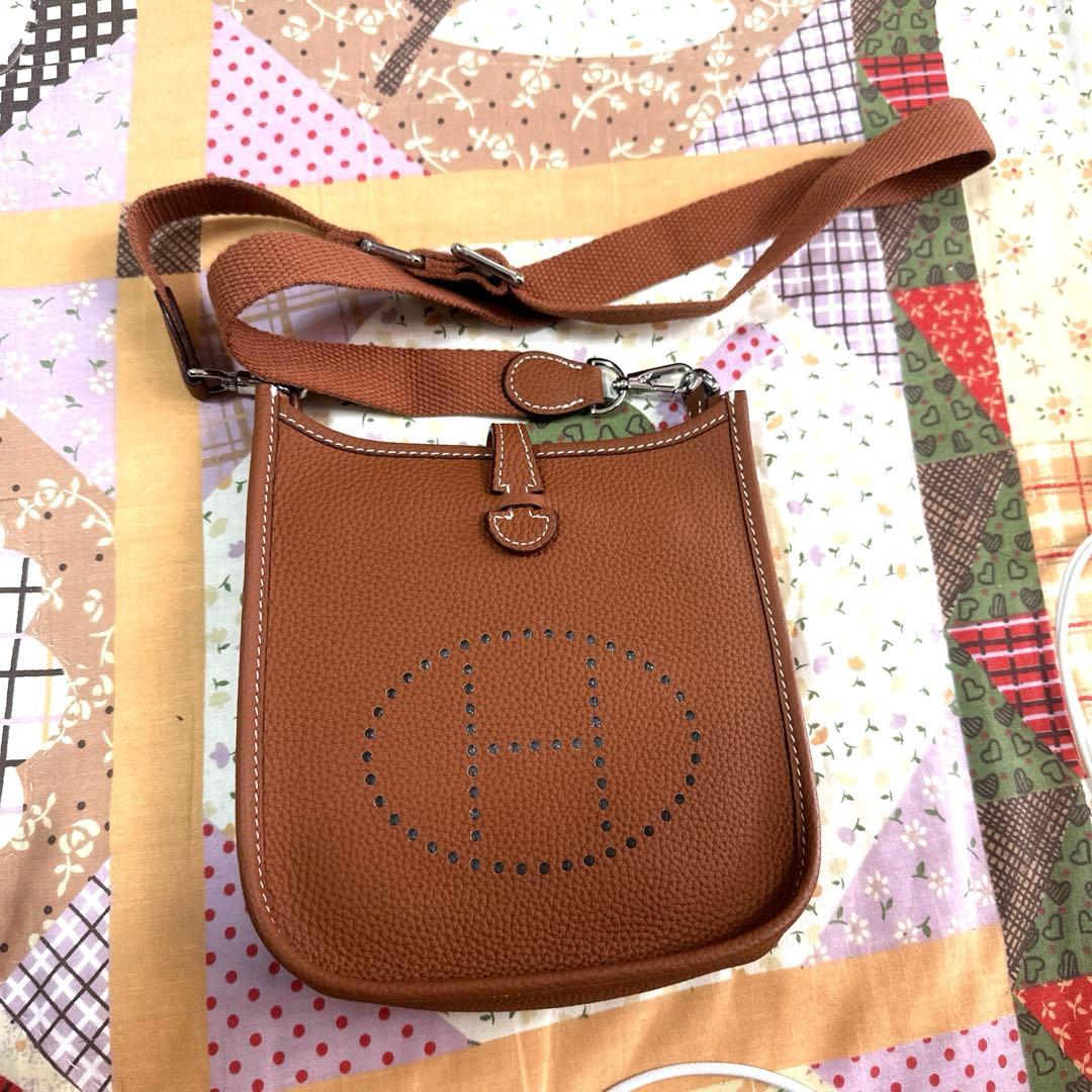 Hロゴ ブラウンレザーショルダーバッグ