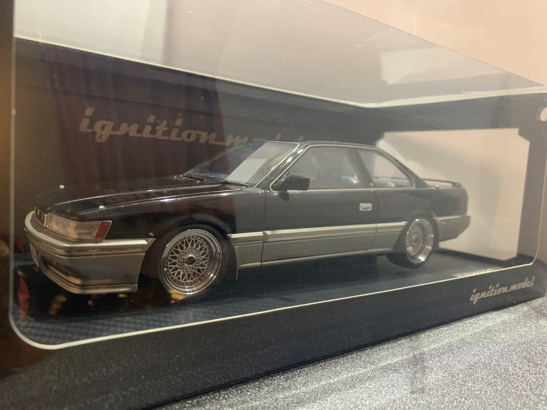 イグニッションモデル1/18 日産レパード前期3.0アルティマ(F31) 黒/銀