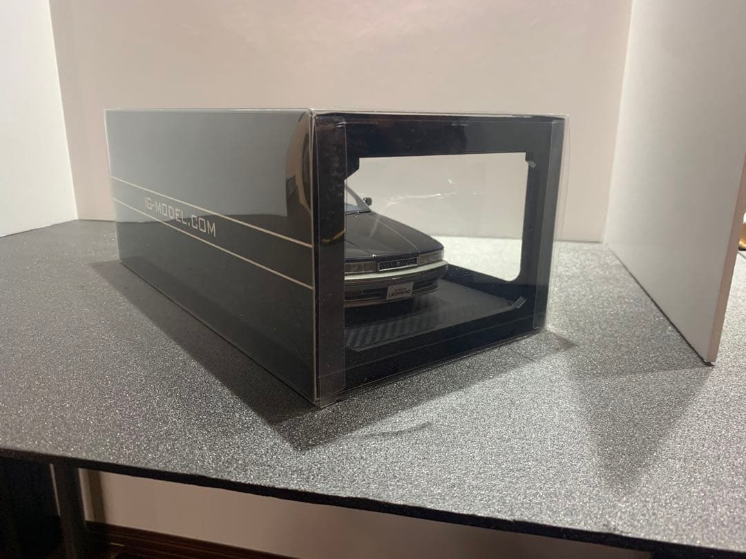 イグニッションモデル1/18 日産レパード前期3.0アルティマ(F31) 黒/銀