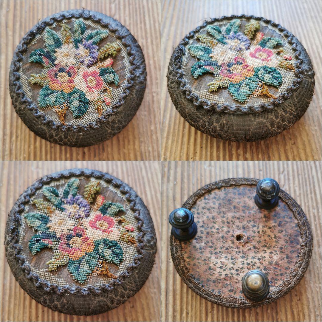 アンティーク 金属スレッド＆ニードルポイントワーク 針山型 木製ディスプレイ台