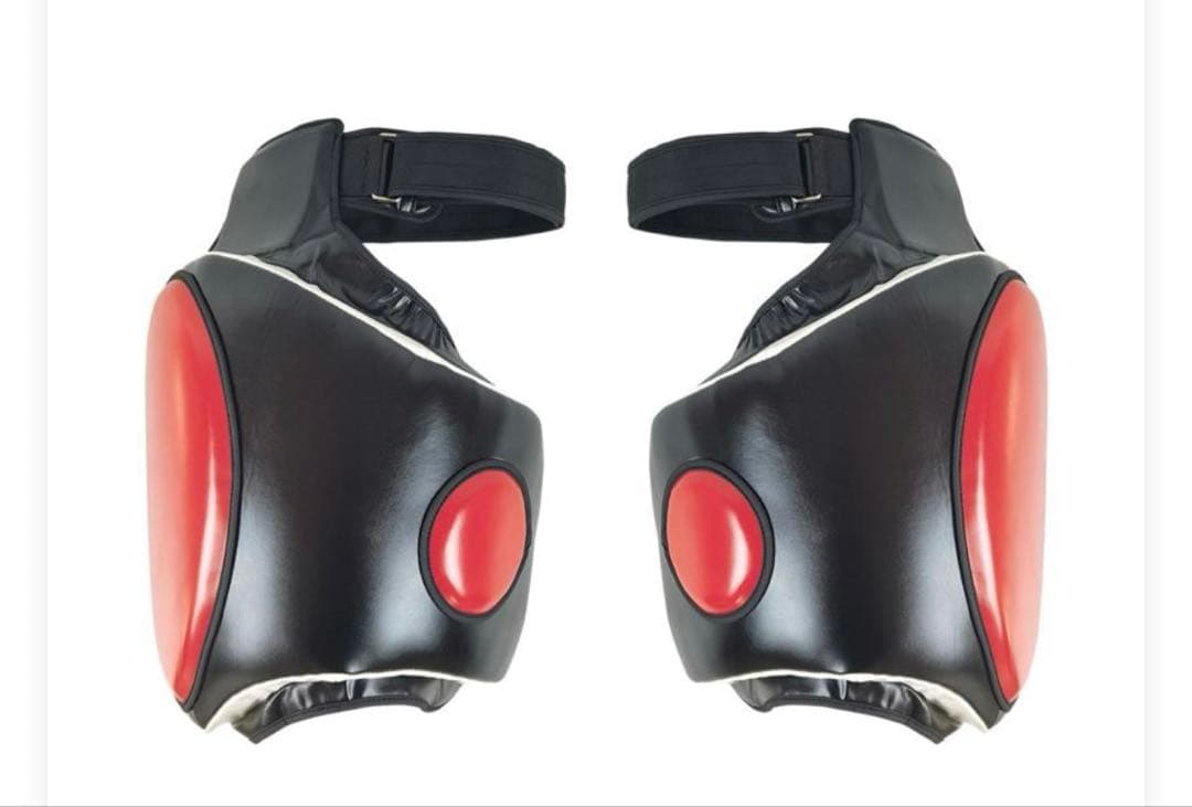 ミット　太もも　キックボクシング　格闘技