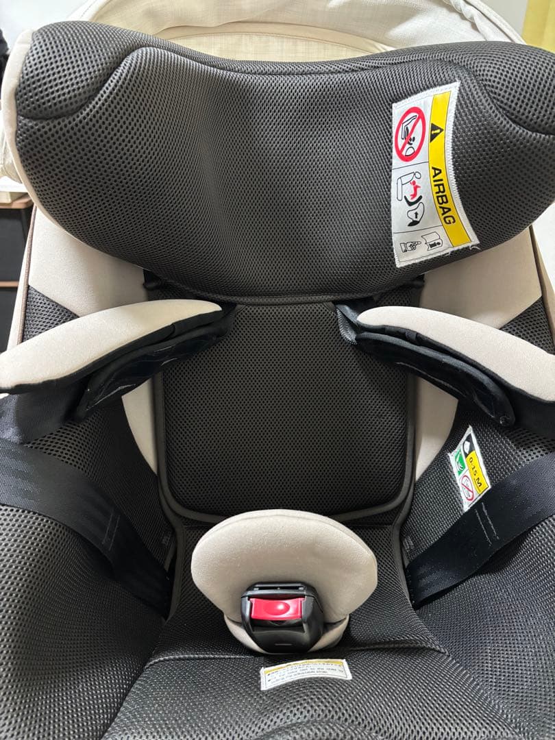 Combi 回転式チャイルドシート ベージュ/ブラック