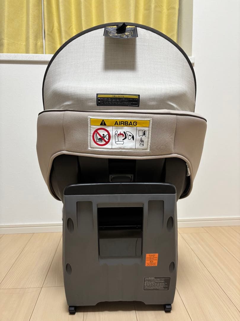 Combi 回転式チャイルドシート ベージュ/ブラック