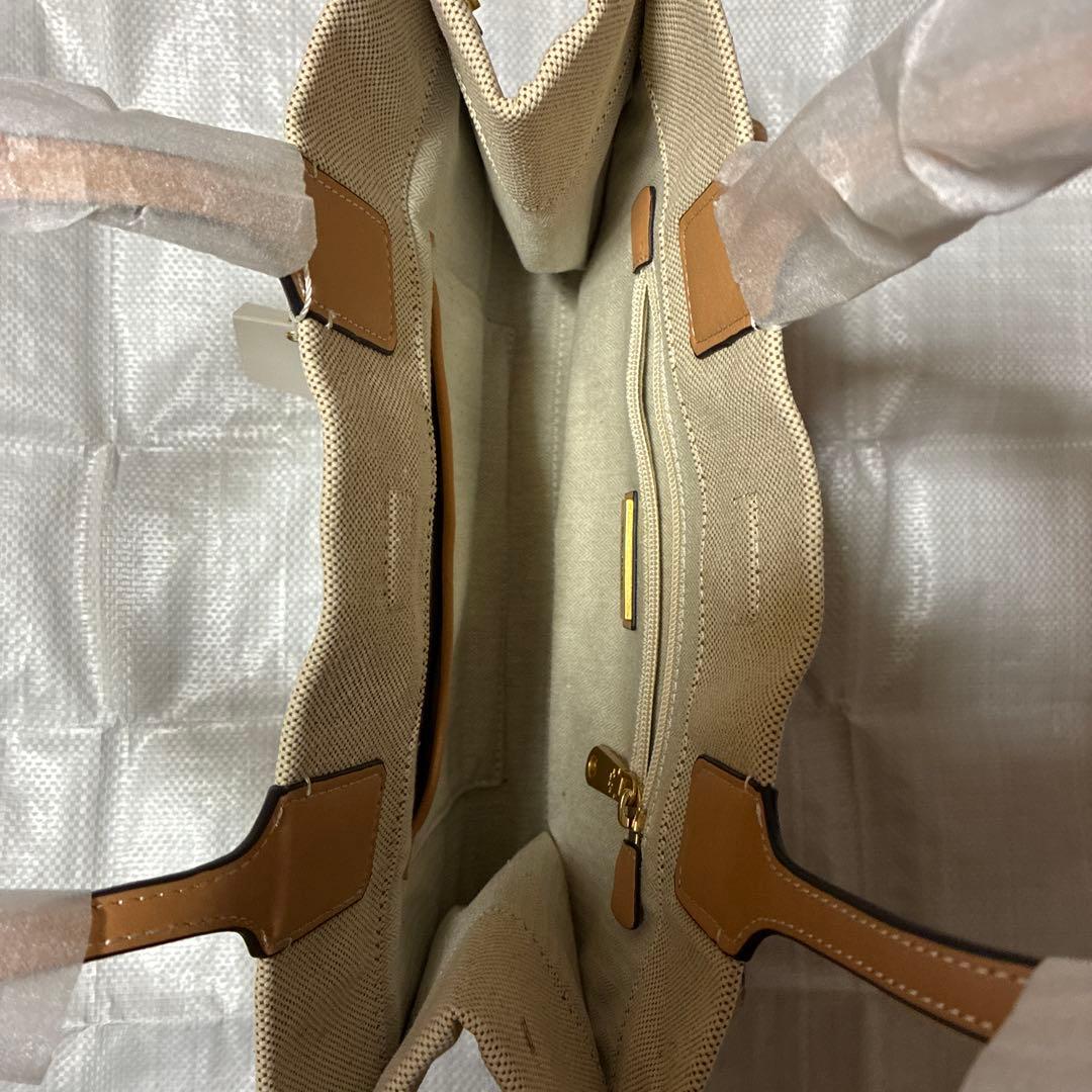 トリーバーチデカロコハンドバッグベージュ