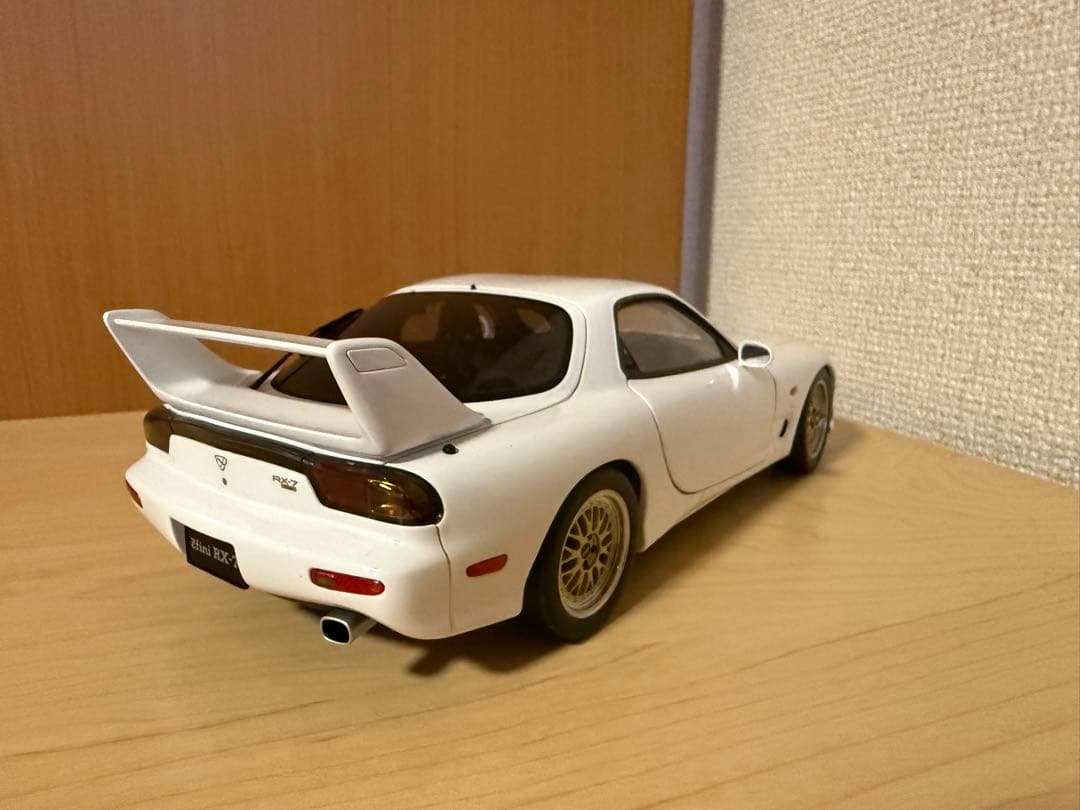 y*.様 Mazda RX-7 1/18スケール ホワイト