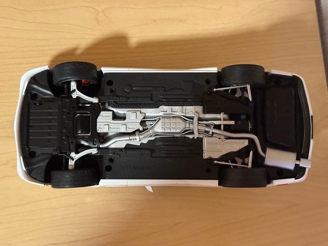 y*.様 Mazda RX-7 1/18スケール ホワイト