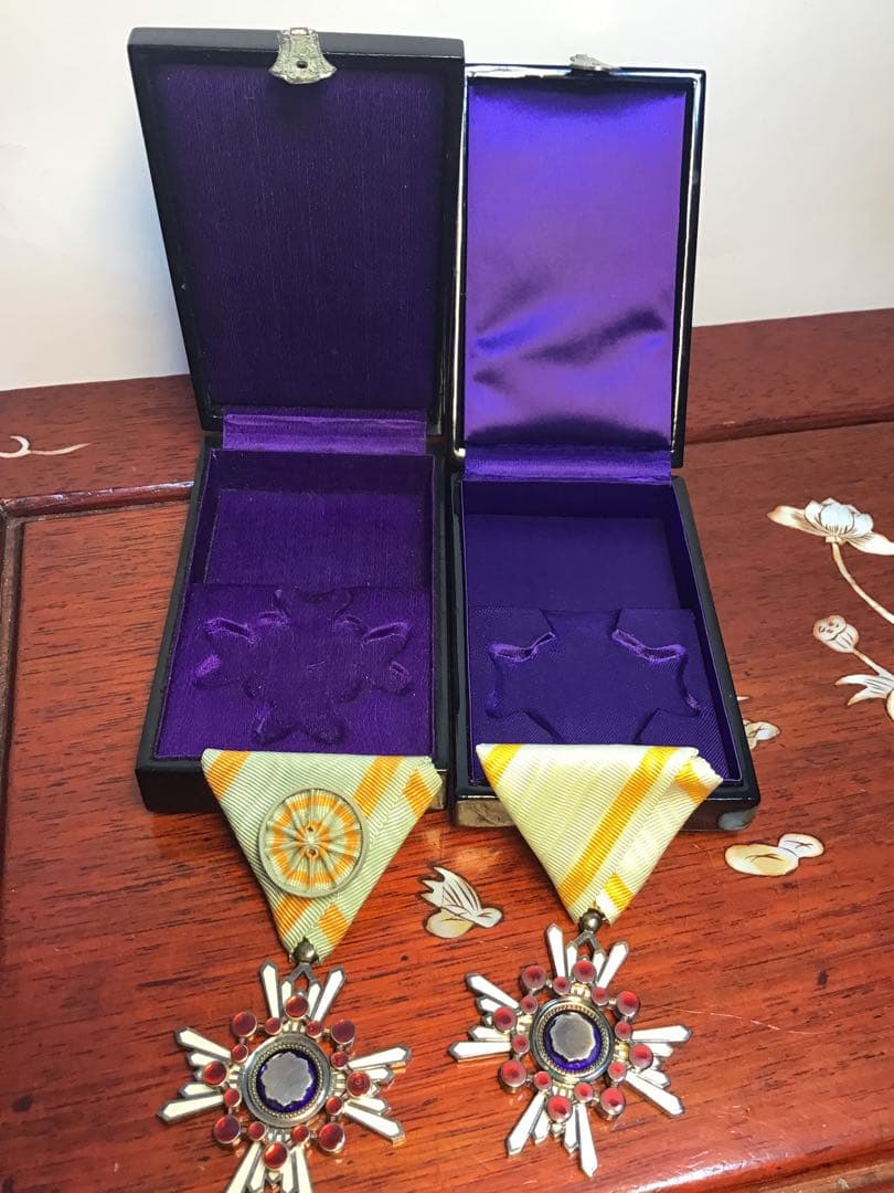 勲四等瑞宝章 勲五等瑞宝章 2点まとめて 勲章　記章 徽章 旧日本軍 元箱付き