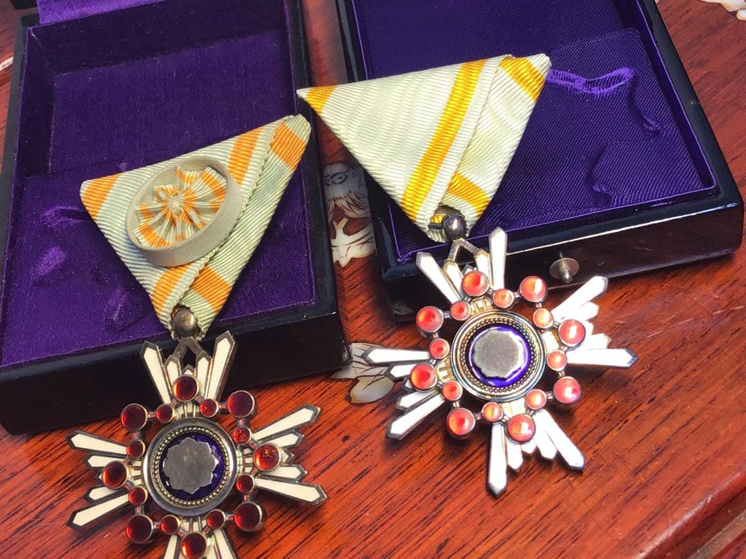 勲四等瑞宝章 勲五等瑞宝章 2点まとめて 勲章　記章 徽章 旧日本軍 元箱付き
