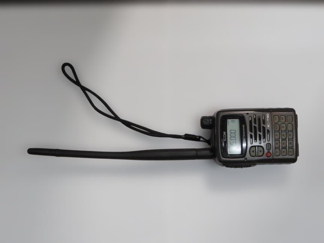 ICOM IC-T90 トランシーバー 本体と付属品