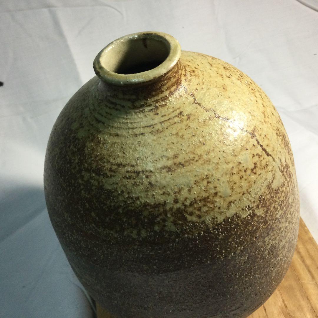 花壷、、陶器詳しく分かりません。