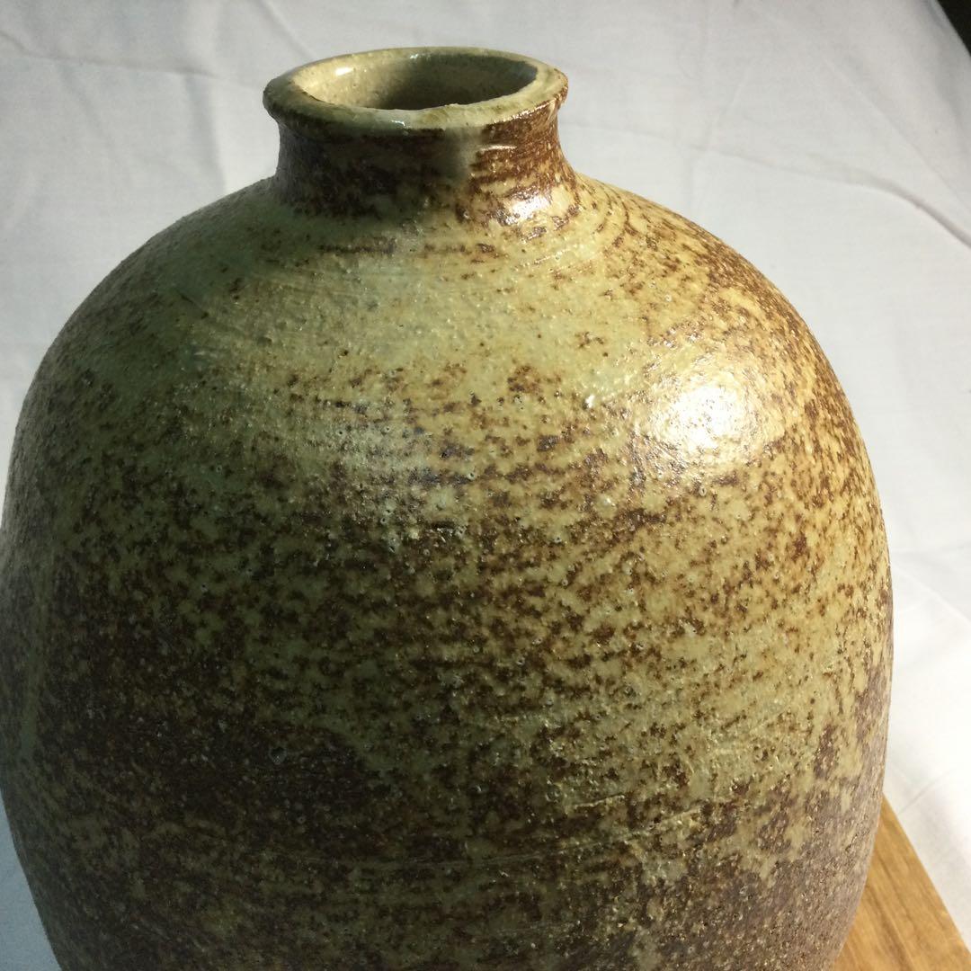 花壷、、陶器詳しく分かりません。