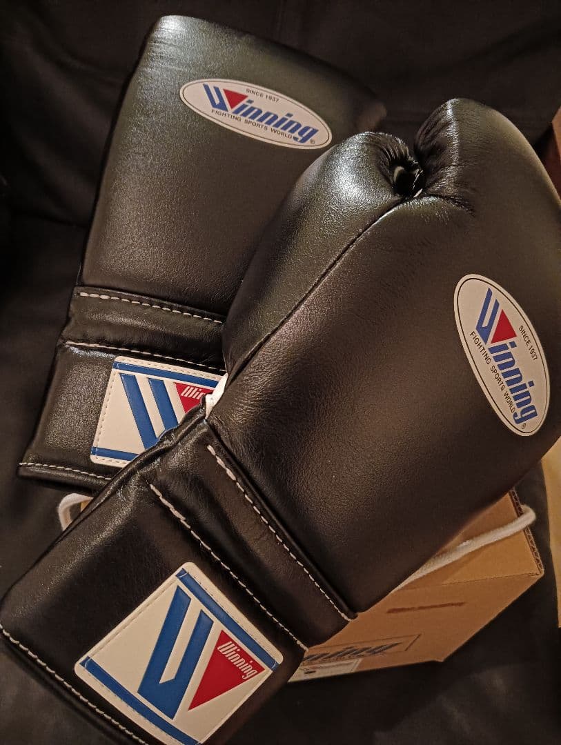 正規品Winning　ウイニング ボクシンググローブ 12oz 新品　箱付き