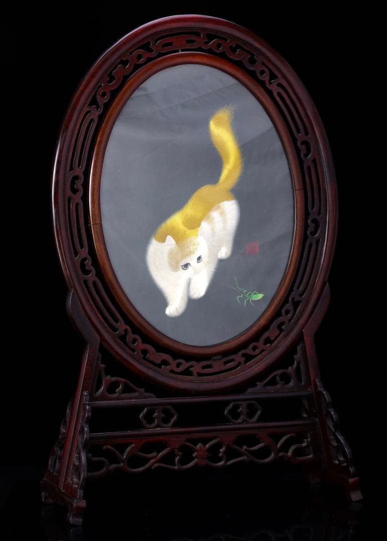 れ*い様 【極上工芸】中国蘇州 両面刺繍 猫とカマキリ 紫檀台付 衝立 高さ74