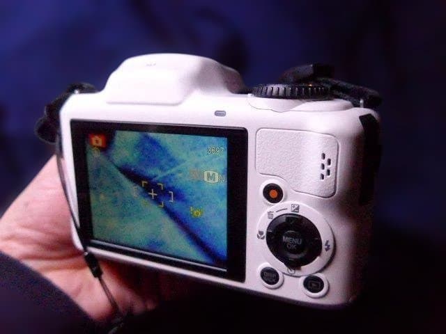 美品完動品。単三電池使用コンデジ　フジ FinePix S8650 ホワイト
