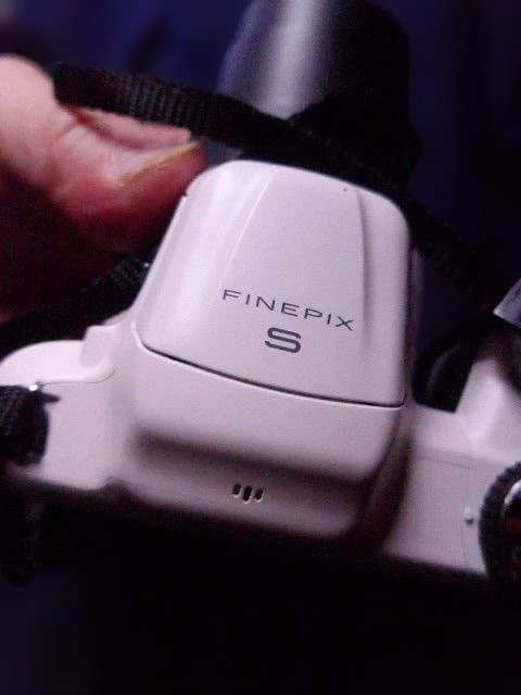 美品完動品。単三電池使用コンデジ　フジ FinePix S8650 ホワイト