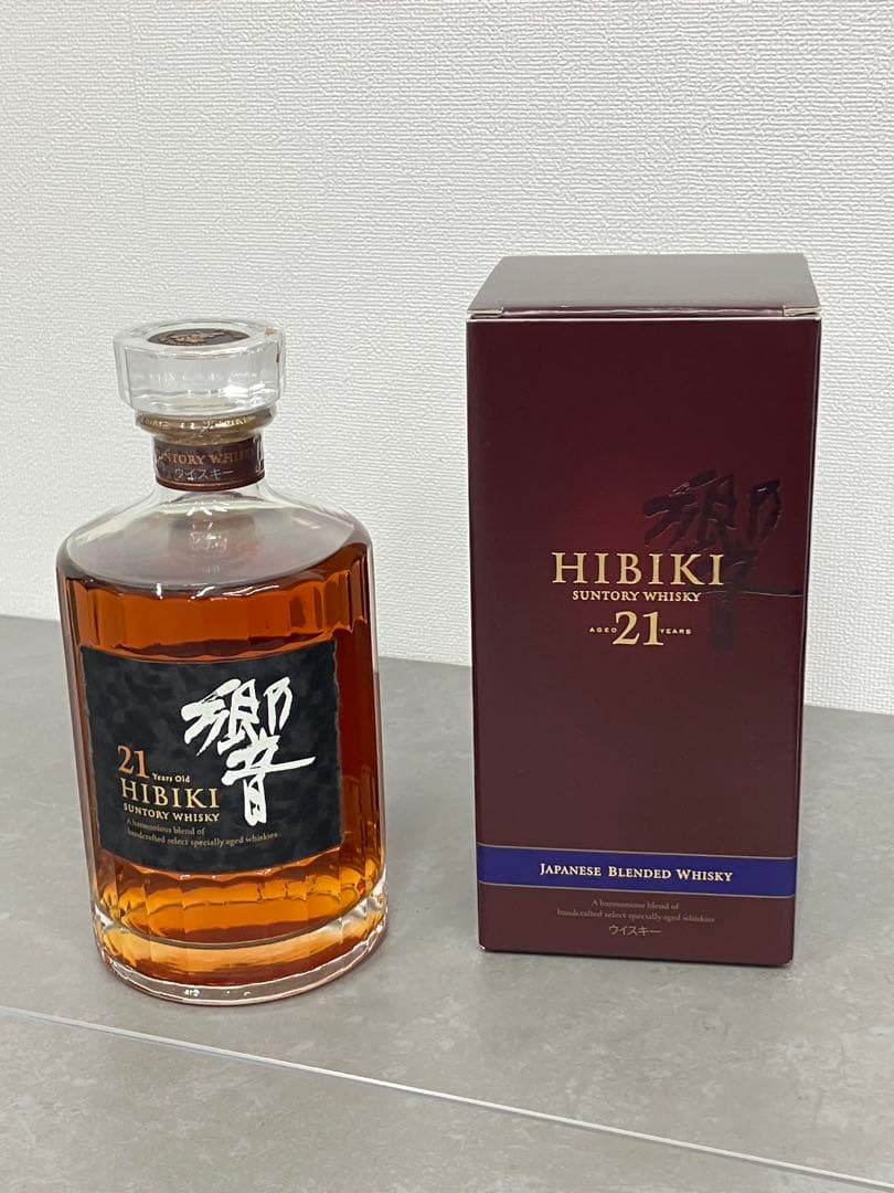 響 HIBIKI 21年 サントリー ウイスキー 箱 700ml 未開栓