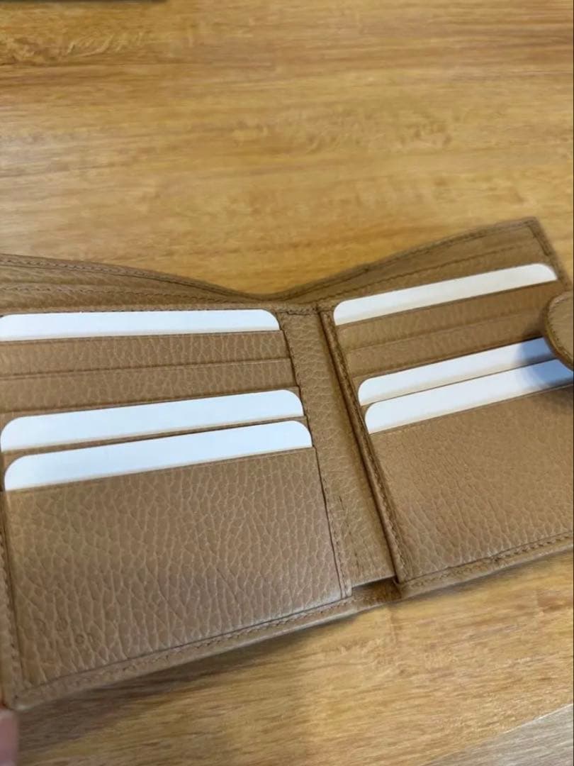 GUCCI ベージュ 二つ折り財布