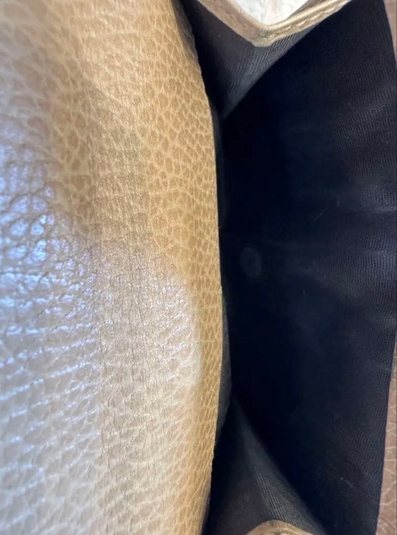 GUCCI ベージュ 二つ折り財布