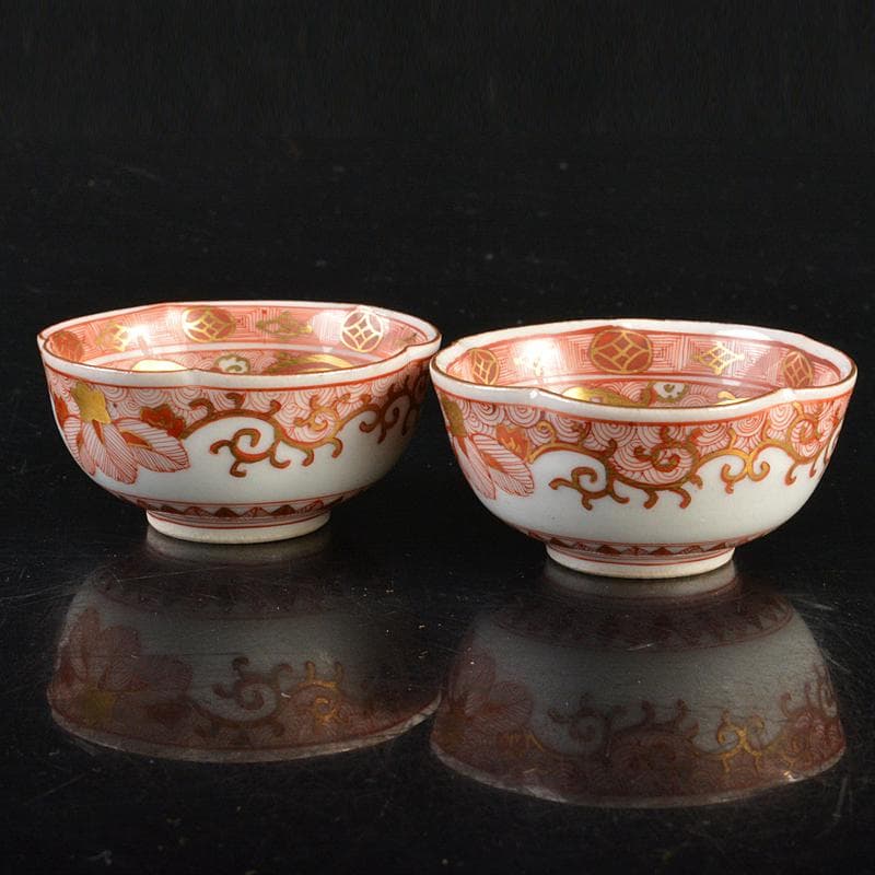 九谷焼　谷口金陽堂造　赤絵金彩　依八郎意　人物文　盃　一對　共箱　M　R6335