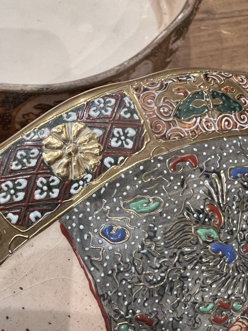 明治期 白薩摩 金襴手 人物文 蓋物 盛上金彩 細密画 割れなし　アンティーク品