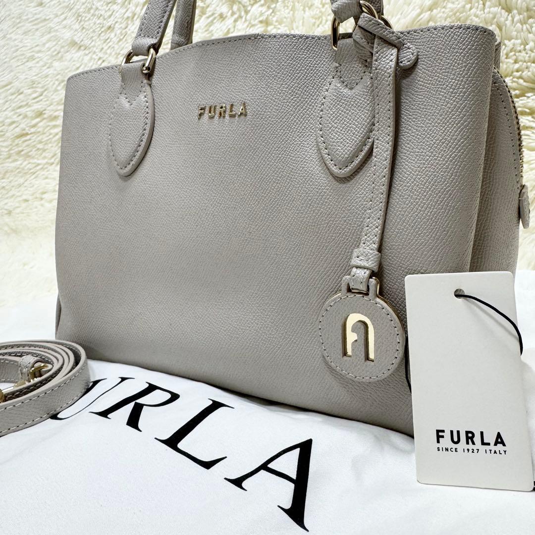 ✨保証書付き✨フルラ 現行 ヴィットリア ショルダーバッグ 現行ロゴ グレージュ