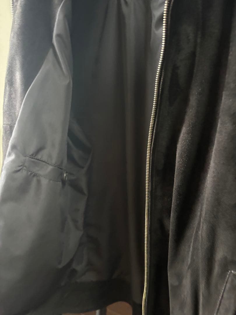 EMMETTIエンメティ　ブラックスエードゴールドジップ　ユリ50ハンガー付き